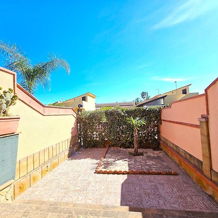 Costa Mediterranea Holiday Homes カンポフェリーチェ・ディ・ロッチェッラ エクステリア 写真