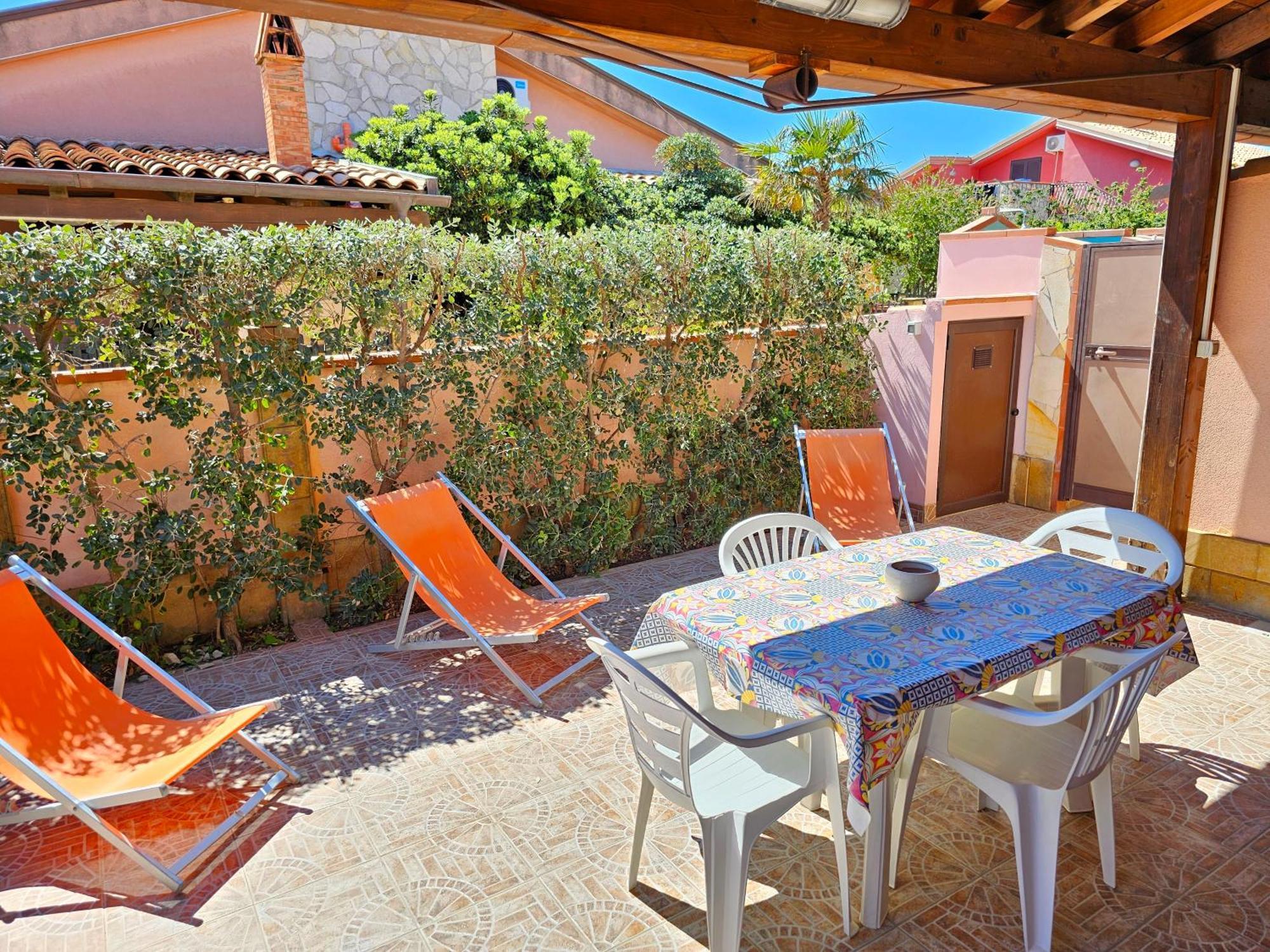 Costa Mediterranea Holiday Homes カンポフェリーチェ・ディ・ロッチェッラ 部屋 写真