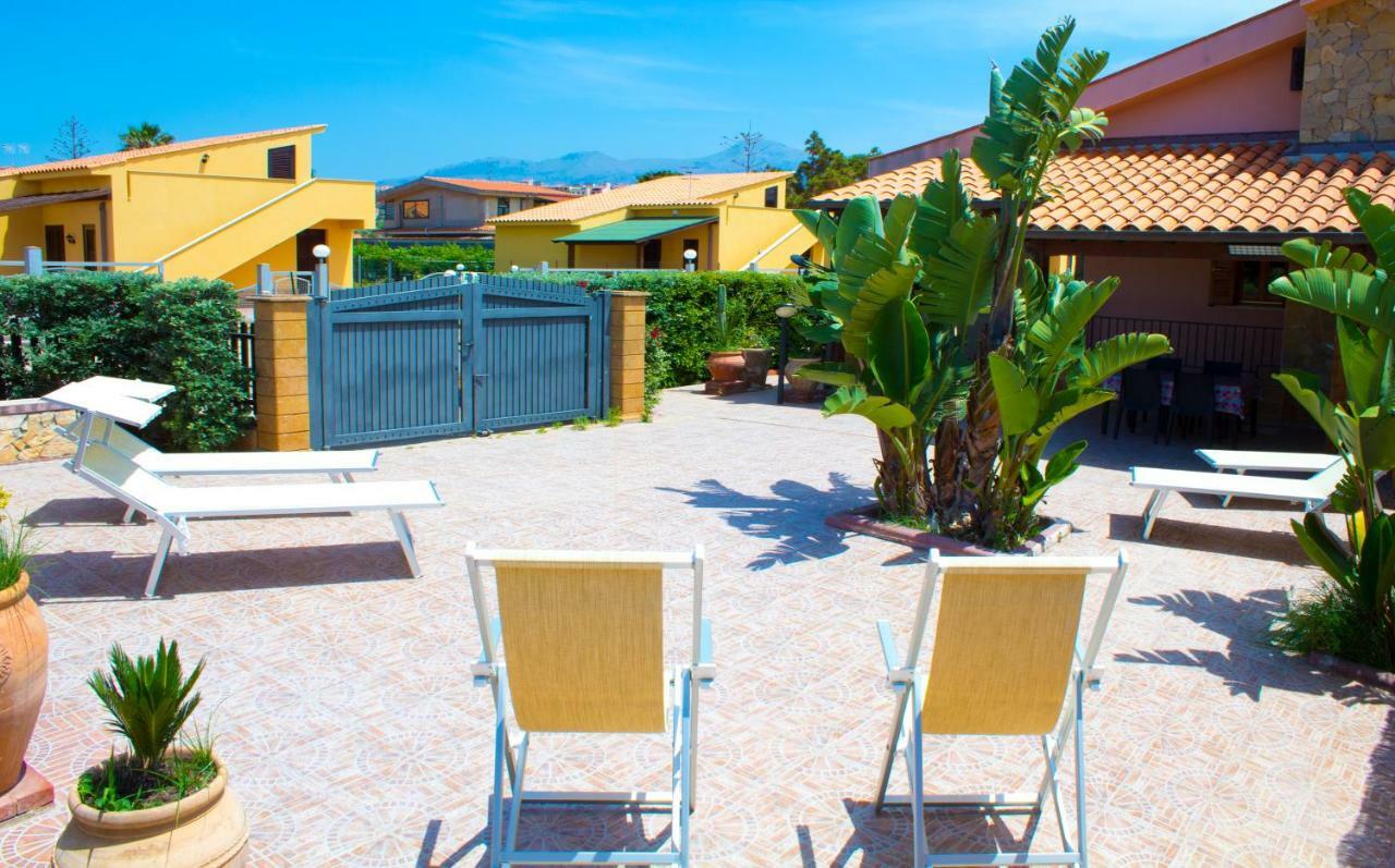 Costa Mediterranea Holiday Homes カンポフェリーチェ・ディ・ロッチェッラ エクステリア 写真